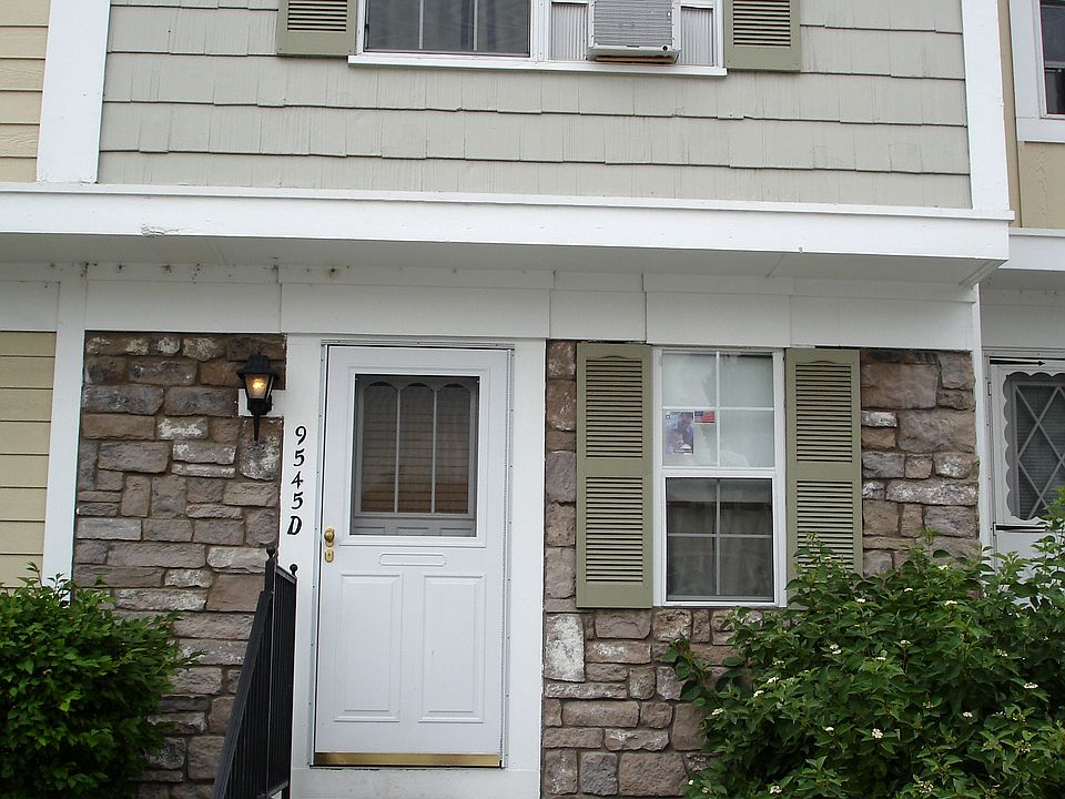 Front of townhome