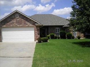 11905 NW 7th St, Yukon, OK 73099
