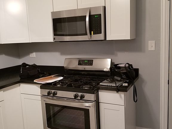 4th image of 10044 S La Salle St