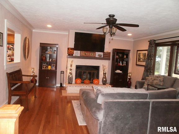 2nd image of 204 Central Park Ave