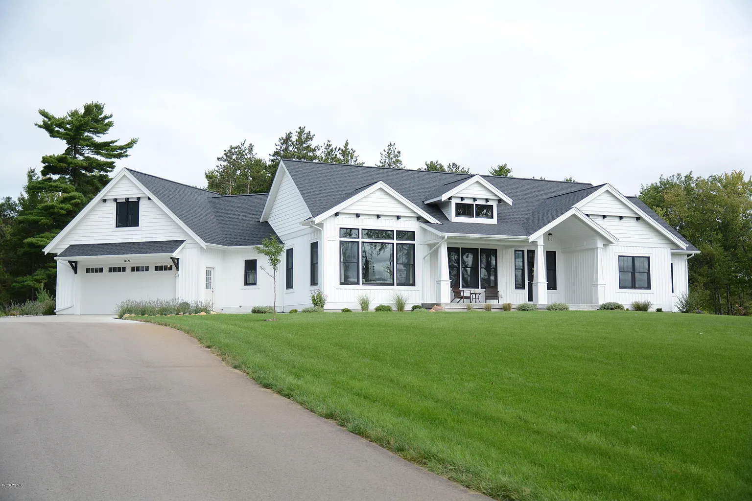 16515 Lake Michigan Dr photo 1