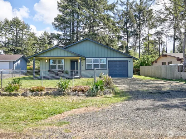 554 Puffin Avenue NE, Ocean Shores, WA 98569