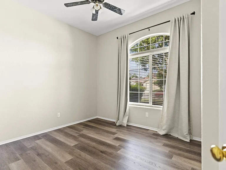 10621 Tivoli Ct — Photo 4