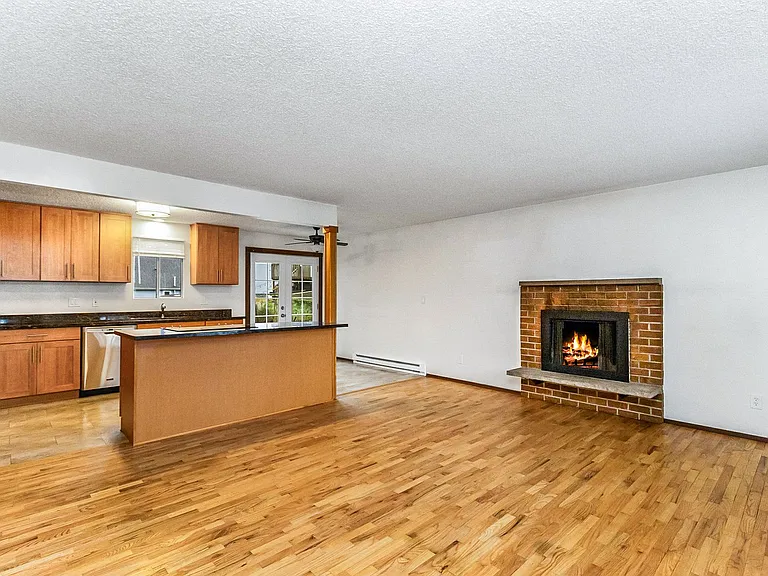 123 Maple Ave — Photo 2