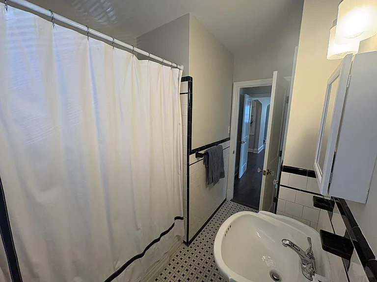 104 Archwood Ave — Photo 3