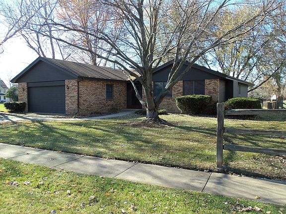 3rd image of 700 Lakewood Dr