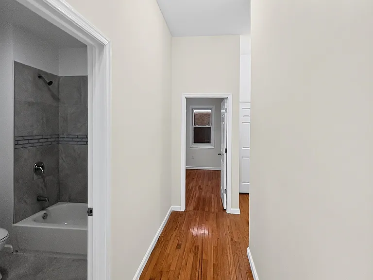 826 S 15th St — Photo 25