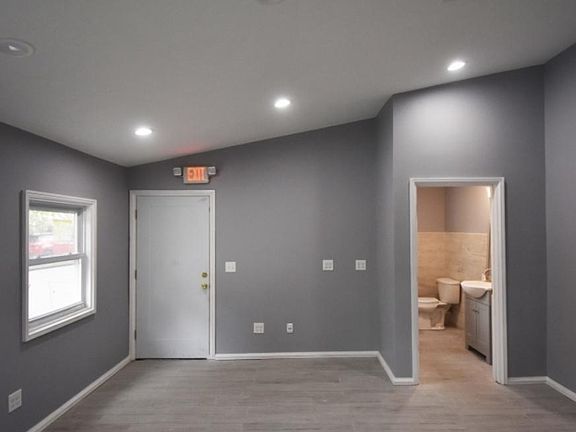 4th image of 430 Clifton Ave APT 1