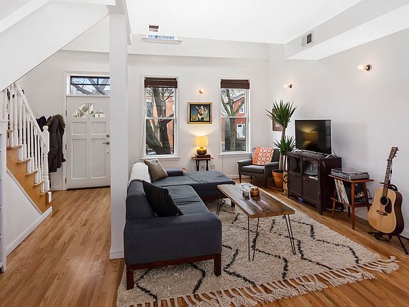 4th image of 2114 N Oakley Ave