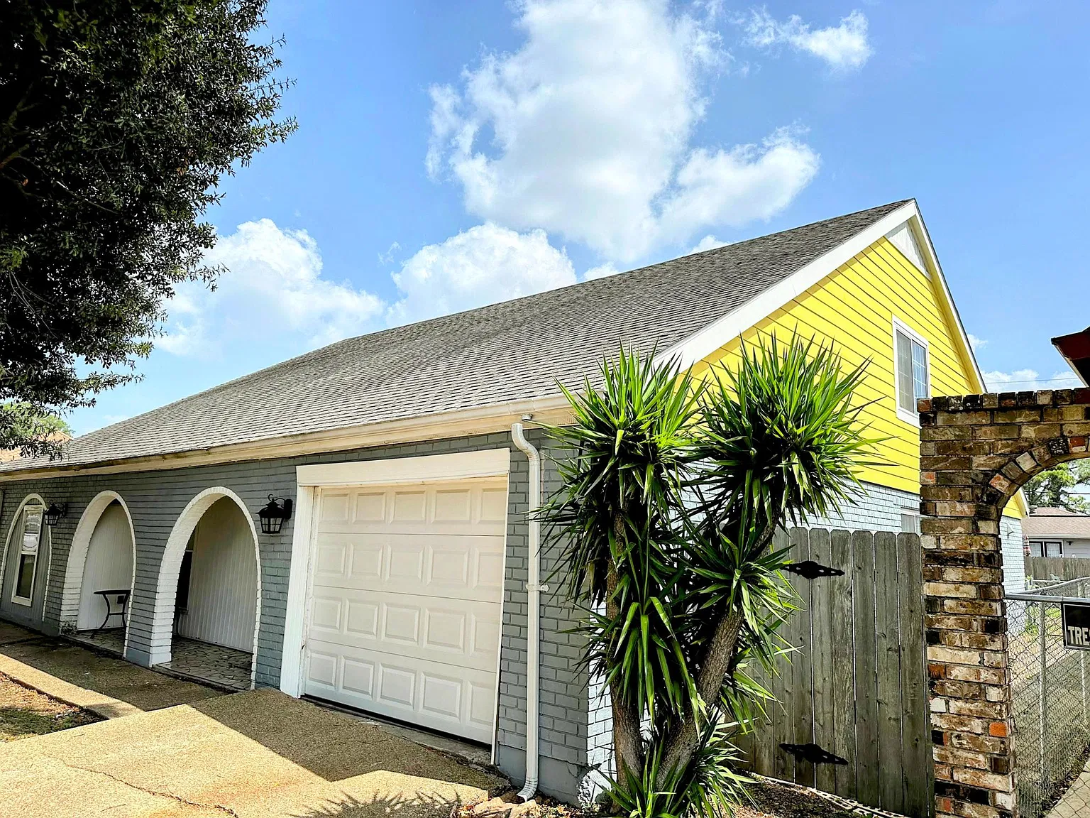 5 bed, 2.5 bath, 2745 sqft, $2,500 — Photo 2