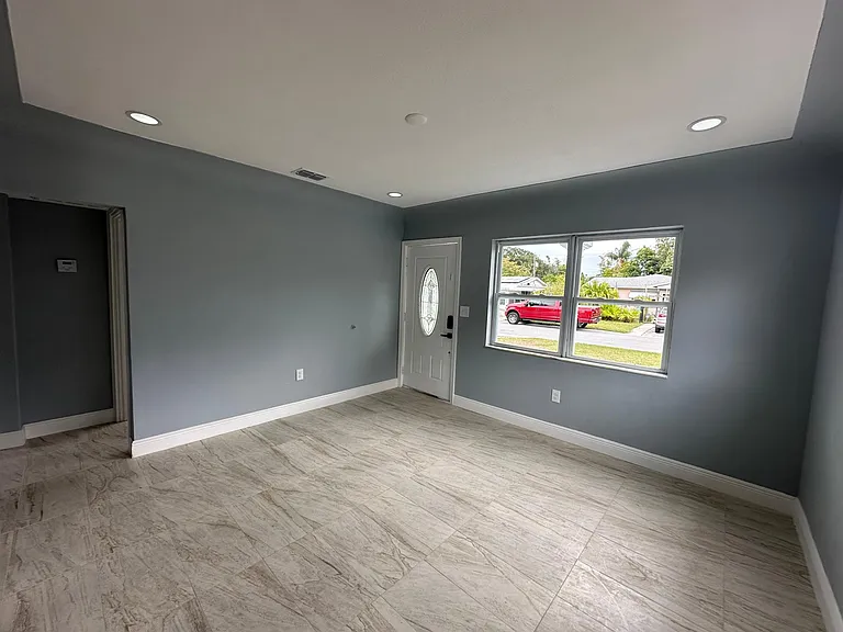 3428 Ithaca St N — Photo 8