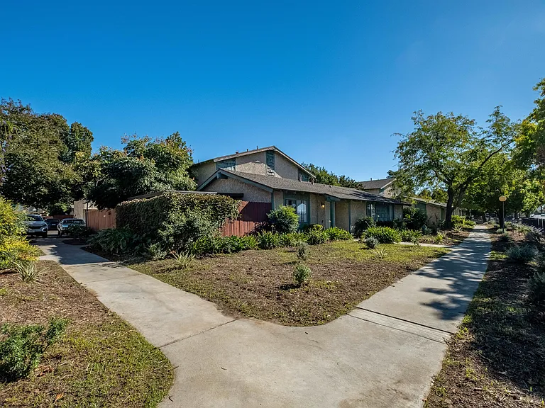 2361 Gonzaga Ln — Photo 38