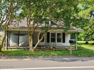 7484 Pitt St, Grimesland, NC 27837