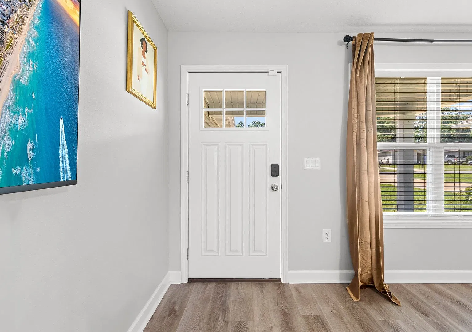 3192 Maple St Available in October — Photo 4