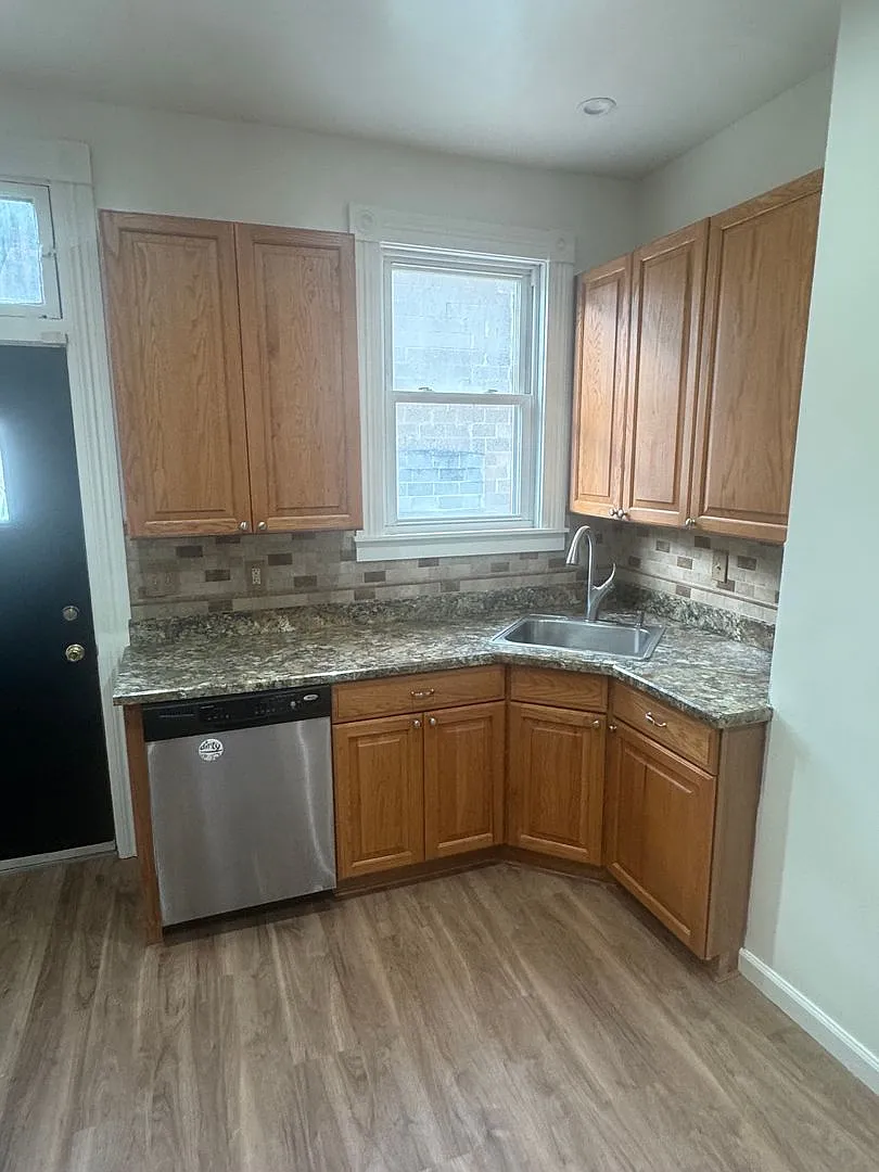 Very Stylish 3BR Home in Spring Garden/Northside Area — Photo 4
