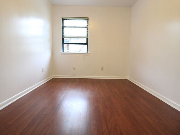 4th image of 405 Halsey St #2A