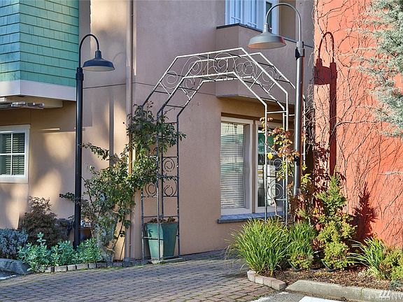 3rd image of 221 2nd St #8