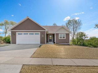 312 Roosevelt St, Baraboo, WI 53913