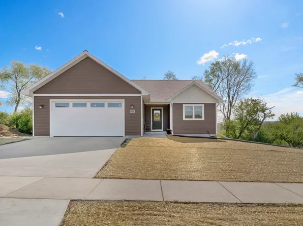312 Roosevelt St, Baraboo, WI 53913