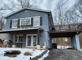 1093 Porter Dr, Bushkill, PA 18324
