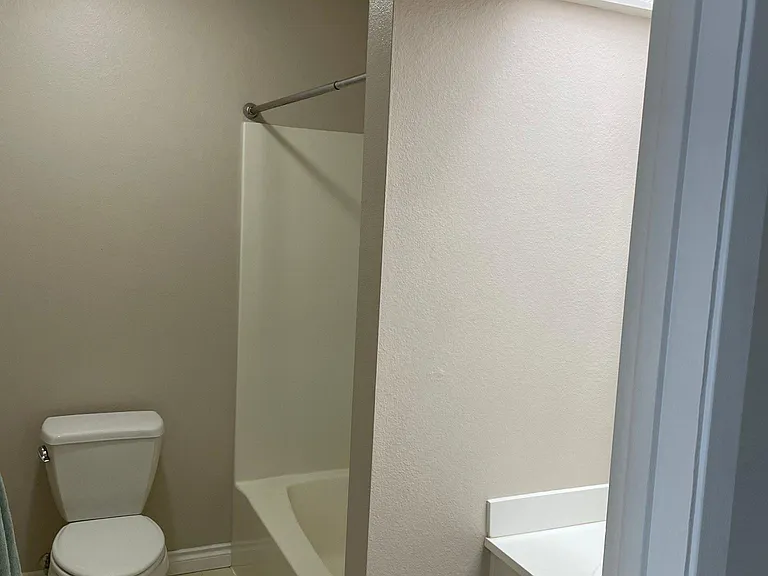 1677 NW Midlake Ln — Photo 7
