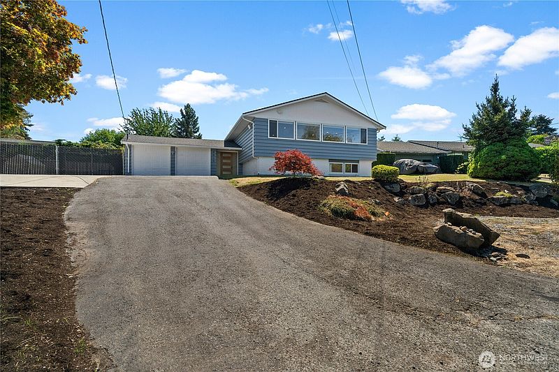5th image of 4019 Robin Road W