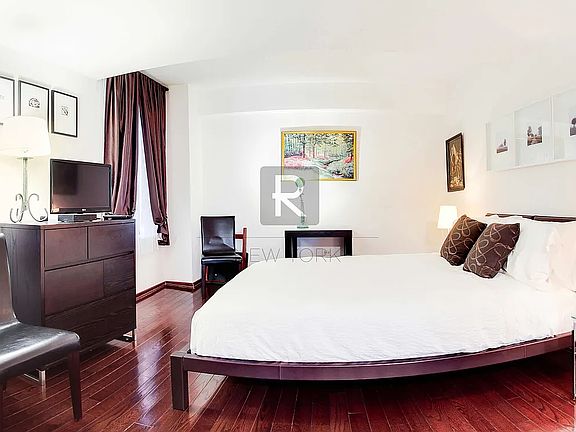 4th image of 150 W 51st St #15-8