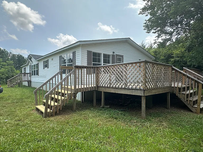 127 Owens Ln — Photo 2