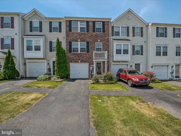 54 Desert Rose Way, Martinsburg, WV 25404
