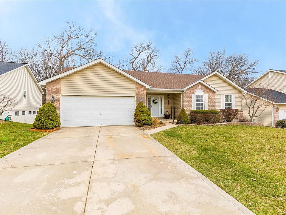 Beautiful curb appeal with architectural shingle roof, brick accents, maintenance free vinyl siding and storm door.