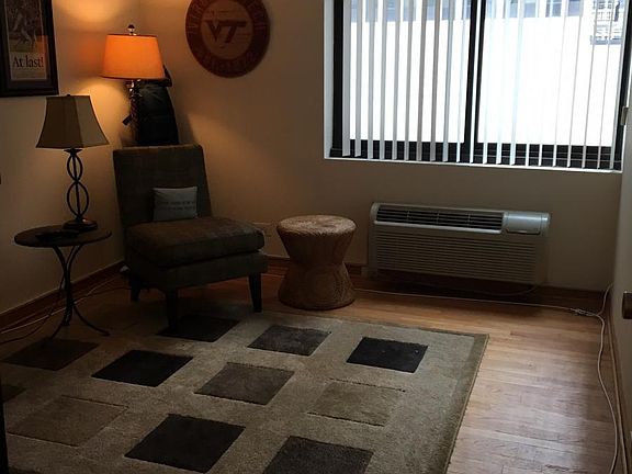 4th image of 1221 N Dearborn Pkwy #204N