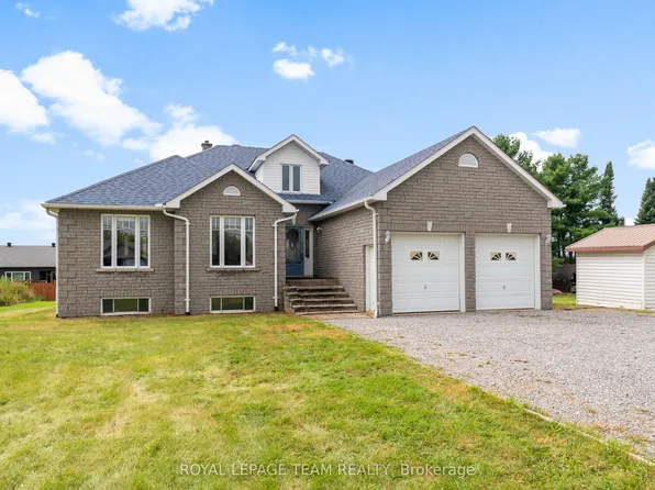 37 Rapid Rd, Whitewater Region, ON K0J 2L0