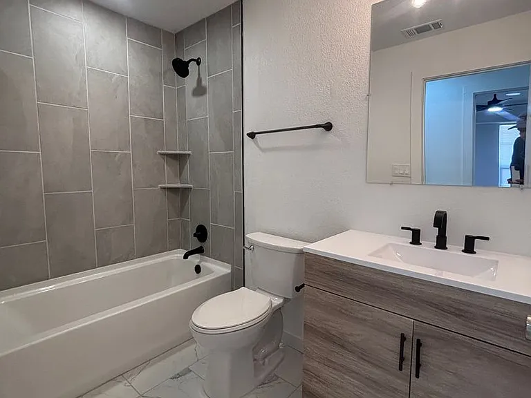 3007 NE 11th St — Photo 15