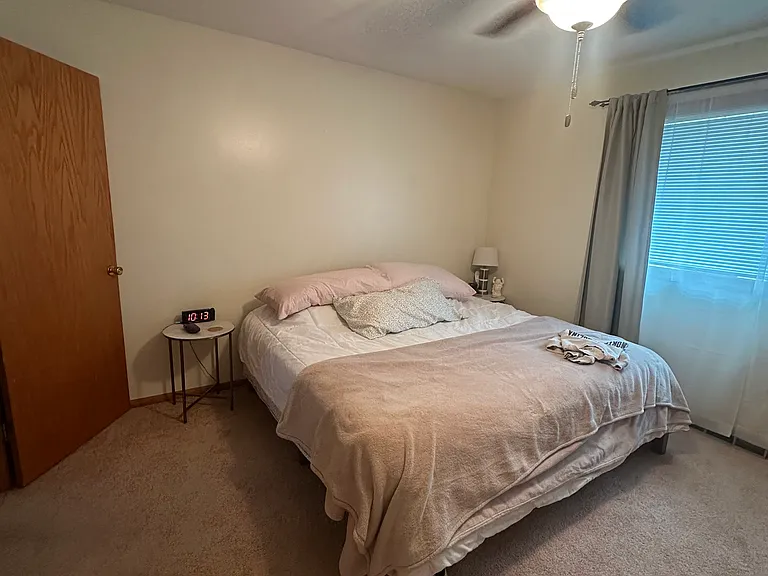 805 Michaelson St N #B — Photo 13