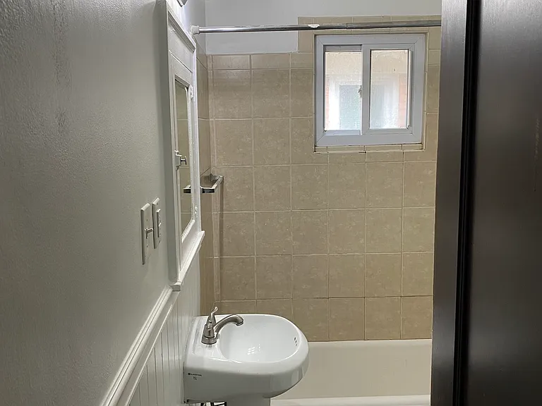 910 Beaconsfield Ave #2N — Photo 6