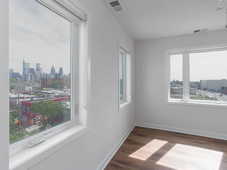 Graduate Pointe — Photo 39