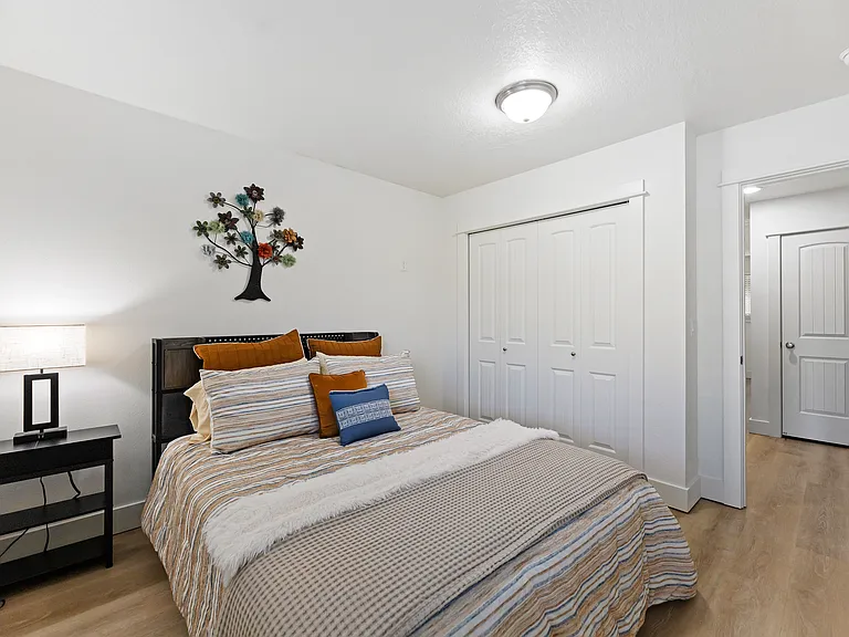 922 E Winding Creek Dr — Photo 18