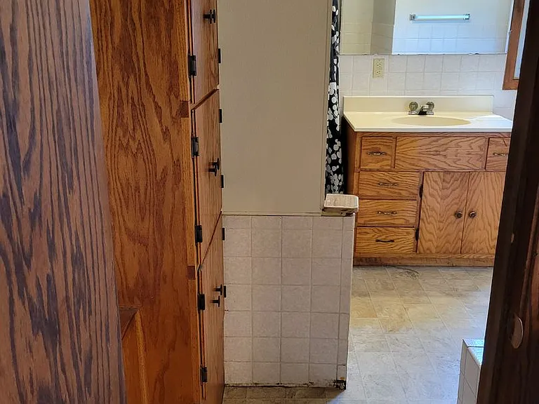 512 E Maple St — Photo 30