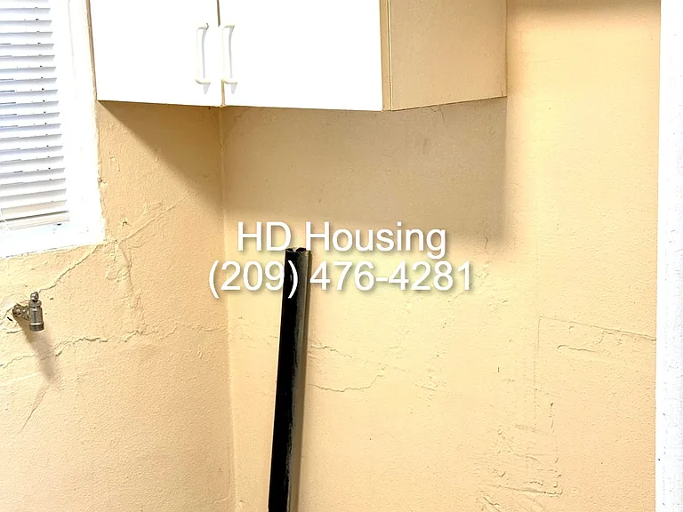 1832 N Berkeley Ave — Photo 8