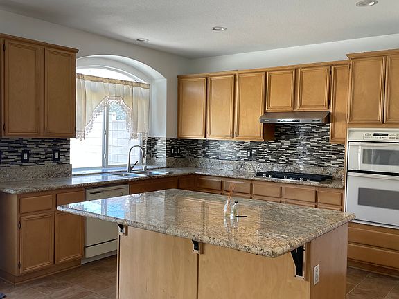 4th image of 15026 Fairhaven Dr