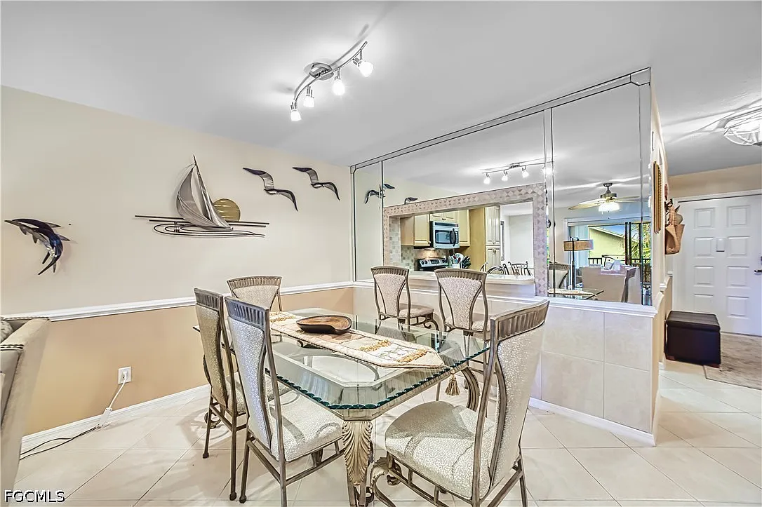 2 bed, 2.0 bath, 1069 sqft, $4,750 — Photo 4