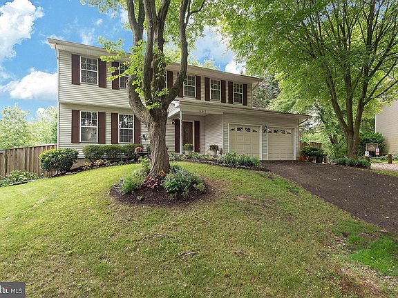2nd image of 907 Marine Dr