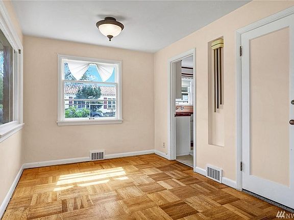 3rd image of 2301 McGilvra Blvd E