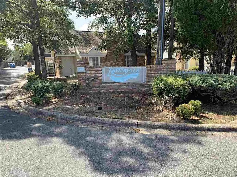 501 E Burgess Rd #D4 — Photo 1