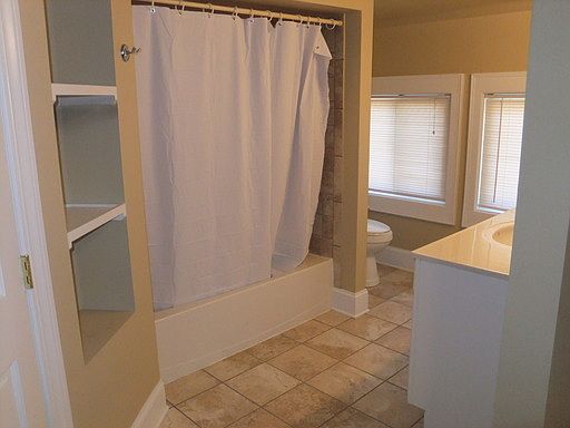 5th image of 400 Kendall Pl APT 8