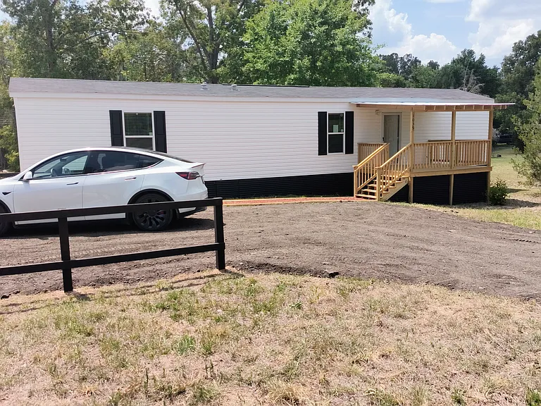 1031 Davis Rd — Photo 13