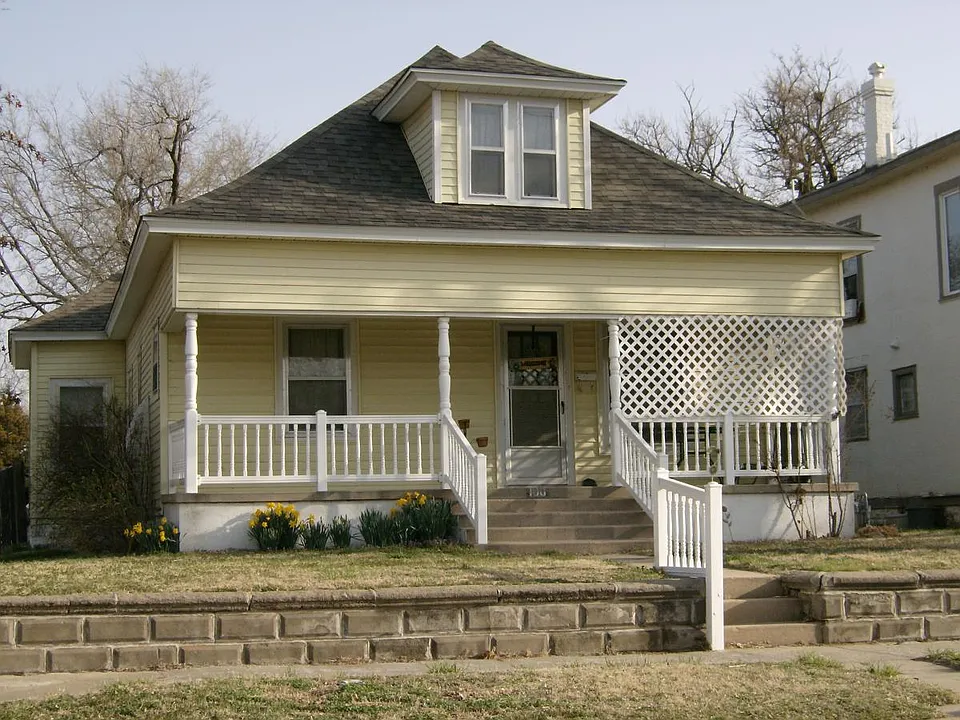100 E 9th Ave