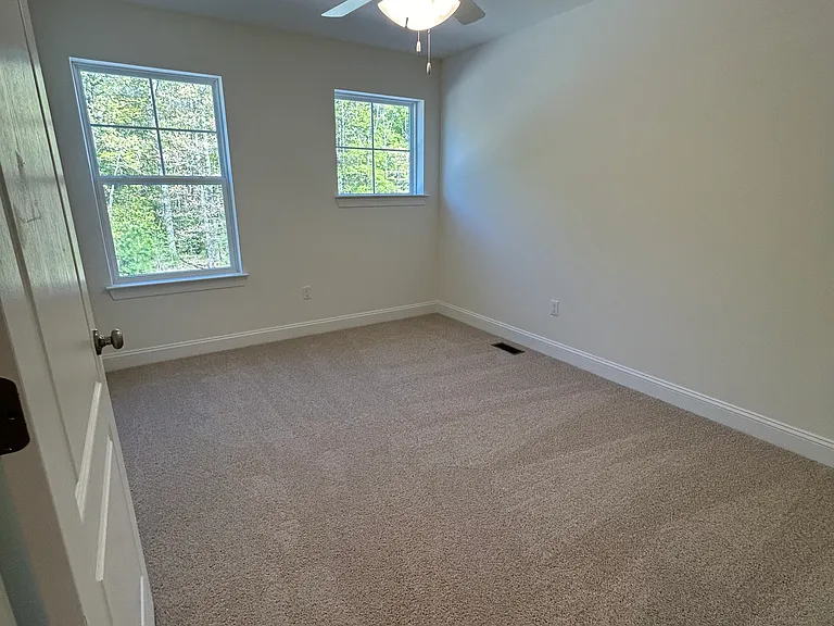 724 Sylvia St — Photo 29