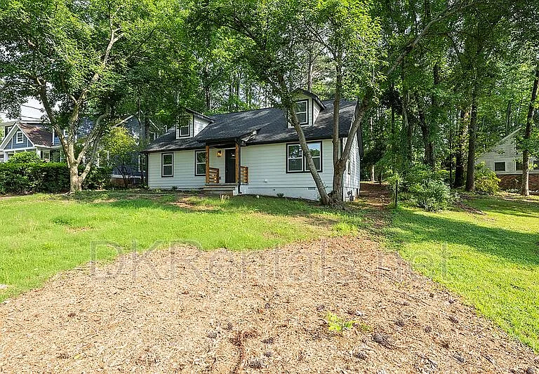 737 Helen St NW — Photo 3