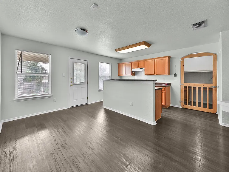 210 Hallie Pass — Photo 8